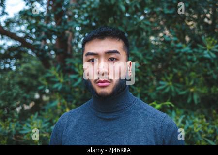 portrait chinois homme regardant l'appareil photo Banque D'Images