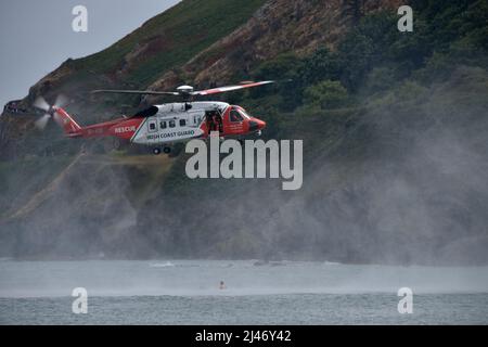 Bray, République d'Irlande. 29th juillet 2018. Sikorsky SO92 hélicoptère de sauvetage 115 exploité par la Garde côtière irlandaise qui a tiré un homme de la mer. Banque D'Images