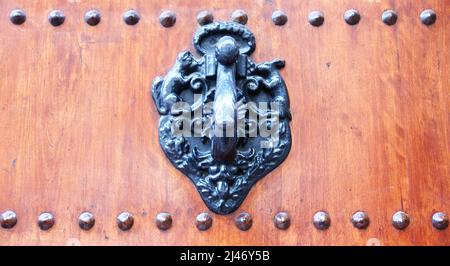 Détail de la porte pour les fonds et textures d'un bâtiment à Tarrasa, Barcelone, Catalunya, Espagne, Europe Banque D'Images