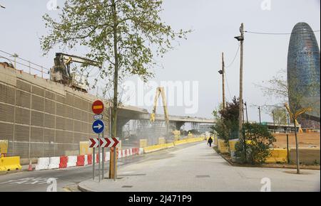 Déconstruction travaux de la rocade avec la tour Agbar et le musée de design des Glories à Barcelone, Catalogne, Espagne, Europe Banque D'Images