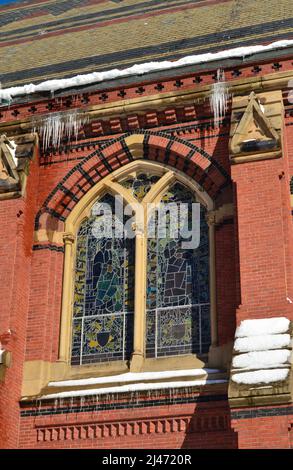 Images de bâtiments historiques sur le campus de l'Université Harvard à Cambridge, Massachusetts par un jour de ciel bleu clair avec de la neige brillante sur le sol Banque D'Images