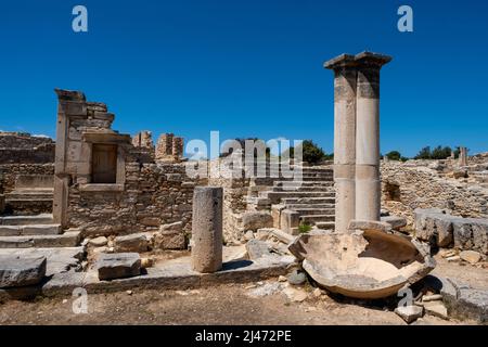 La porte de Kourion et le Palaestra au sanctuaire du site romain d'Apollon Hylates, Episkopi, République de Chypre. Banque D'Images