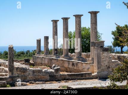 Colonnes autour des dortoirs du site romain du Sanctuaire d'Apollon Hylates, Episkopi, République de Chypre. Banque D'Images