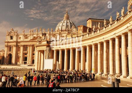 Place Saint-Pierre, Vatican, Rome Italie. Banque D'Images