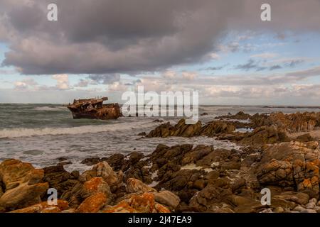 L'épave du 'Meisho Maru No. 38', un bateau de pêche japonais qui s'est échoué à Suiderstrand en Afrique du Sud en 1982. Banque D'Images