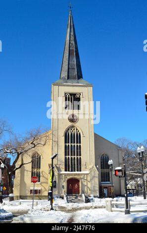 La première église universaliste unitarienne paroissiale à Cambridge, Massachusetts, située à côté du campus de l'Université Harvard. Banque D'Images
