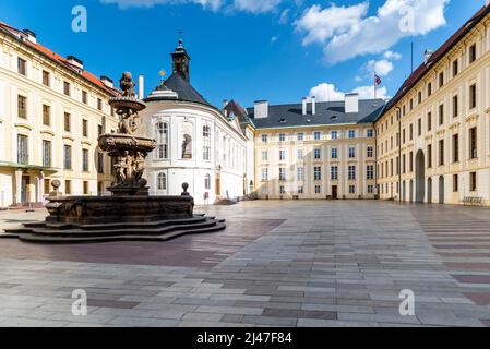 Fontaine ornementale sur le château de Prague Banque D'Images