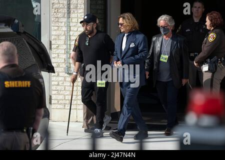 L'acteur Johnny Depp de Fairfax, va, quitte son procès pour diffamation au palais de justice du comté de Fairfax. Crédit photo: Chris Kleponis/Sipa, Etats-Unis. 12th avril 2022. Credit: SIPA USA/Alay Live News Banque D'Images