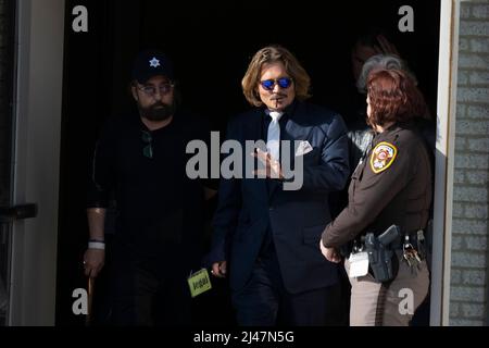 L'acteur Johnny Depp de Fairfax, va, quitte son procès pour diffamation au palais de justice du comté de Fairfax. Crédit photo: Chris Kleponis/Sipa, Etats-Unis. 12th avril 2022. Credit: SIPA USA/Alay Live News Banque D'Images