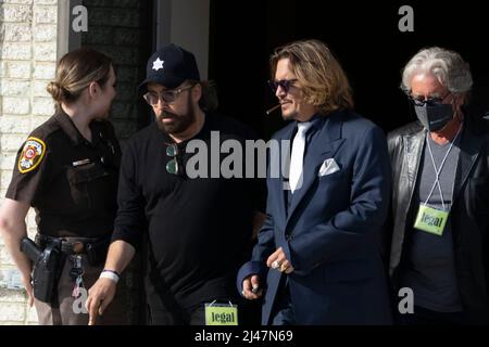 L'acteur Johnny Depp de Fairfax, va, quitte son procès pour diffamation au palais de justice du comté de Fairfax. Crédit photo: Chris Kleponis/Sipa, Etats-Unis. 12th avril 2022. Credit: SIPA USA/Alay Live News Banque D'Images