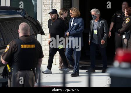 L'acteur Johnny Depp de Fairfax, va, quitte son procès pour diffamation au palais de justice du comté de Fairfax. Crédit photo: Chris Kleponis/Sipa, Etats-Unis. 12th avril 2022. Credit: SIPA USA/Alay Live News Banque D'Images