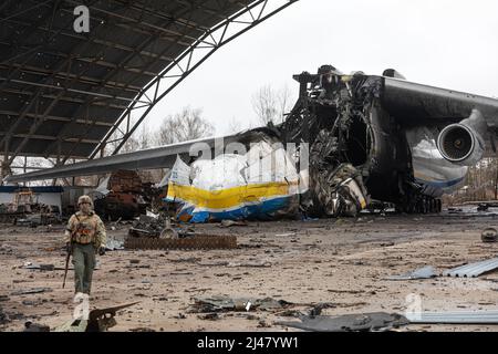 Hostomil, Ukraine. 2nd avril 2022. Le célèbre AN-225 Mriya, l'un des plus grands avions du monde, a été détruit à l'aéroport de Hostomil par des troupes russes le 24 février 2022, la Russie a envahi l'Ukraine le 24 février 2022, déclenchant la plus grande attaque militaire en Europe depuis la Seconde Guerre mondiale (Credit image: © Mykhaylo Palinchak/SOPA Images via ZUMA Press Wire) Banque D'Images