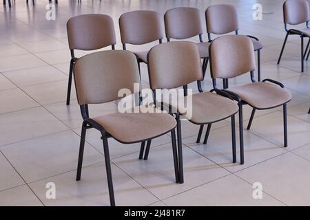 Rangées de chaises Banque D'Images