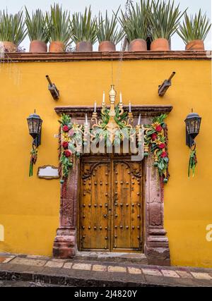 San Miguel de Allende, Mexique - décembre 21,2012. Rue de San Miguel de Allende, Mexique et détails architecturaux. Banque D'Images