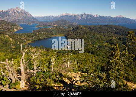 Lacs Nahuel Huapi et montagne Campanario Banque D'Images