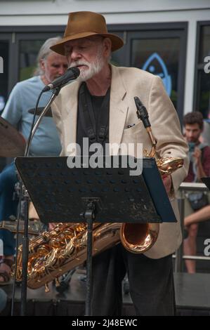 Musiciens de jazz vétérans qui se produisent au Prahran Market, Melbourne, avril 2022 Banque D'Images