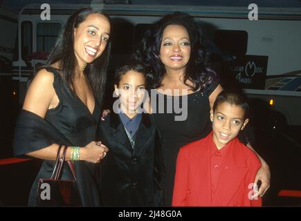 Diana Ross & Family au Prix AMA annuel 27th à Los Angeles en Californie le 17 2000 janvier crédit : Jeffrey Mayer / Rock Negative / MediaPunch Banque D'Images
