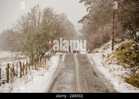 Snowfell scènes sur le A939. Certaines parties de l'Écosse sont soumises à un avertissement météorologique mét jaune pour la glace et la neige. Crédit: Euan Cherry Banque D'Images