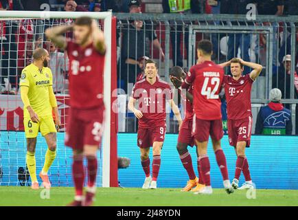 Munich, 12 avril 2022. fcb Sad dans le match FC BAYERN MUENCHEN - FC VILLARREAL de football UEFA Champions League, quart de finale de la saison 2021/2022 à Munich, 12 avril 2022. Viertelfinale, FCB © Peter Schatz / Alamy Live News Banque D'Images