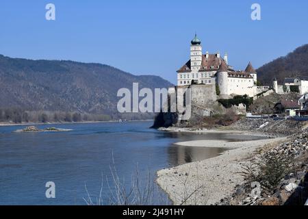 Autriche, monastère de Servite Schoenbuehel, site classé au patrimoine mondial de l'UNESCO de la vallée du Danube, navire sur le Danube Banque D'Images