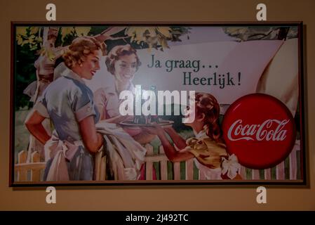 Hoorn, pays-Bas, mars 2022. Panneaux publicitaires et panneaux d'affichage anciens en émail. Photo de haute qualité Banque D'Images