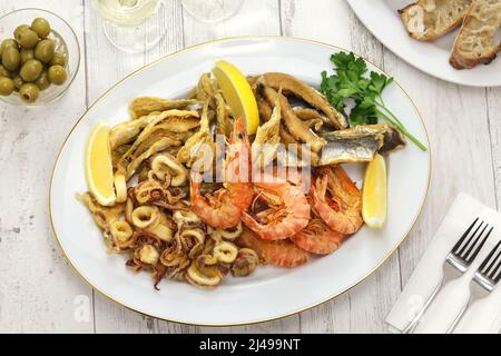 fritto misto di mare (fruits de mer frits mélangés), cuisine italienne Banque D'Images