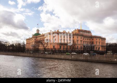 Palais de l'ingénierie (Mikhaïlovsky), vue depuis le remblai de la rivière Fontanka. Saint-Pétersbourg, Russie Banque D'Images