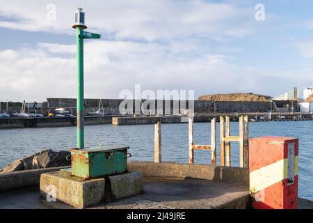 Vestiges des anciennes planches de plongée au port de Portrush à Co. Antrim, Irlande du Nord. Banque D'Images