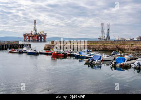 Bateaux amarrés dans le port de Cromarty sur l'île Noire à Ross et Cromarty, Highland, Écosse, Royaume-Uni Banque D'Images