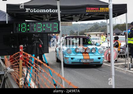 Rallye historique Costa Brava 2022 - Porsche 911 en compétition dans la section de route chronométrée à Gérone, Espagne Banque D'Images