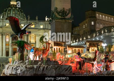 Le Presepio de la place Saint-Pierre pour les vacances sur une soirée pluvieuse, Italie Banque D'Images