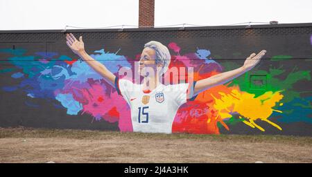 Fresque murale de Megan Rapinoe star joueur américain de football qui joue Winger. St Paul Minnesota MN États-Unis Banque D'Images