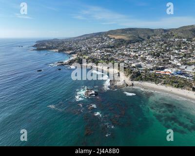 Vue aérienne de la côte sud de la Californie pendant la journée ensoleillée, États-Unis Banque D'Images