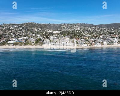 Vue aérienne de la côte sud de la Californie pendant la journée ensoleillée, États-Unis Banque D'Images