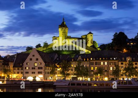 La forteresse médiévale Munot dans la soirée, Schaffhausen, Suisse Banque D'Images