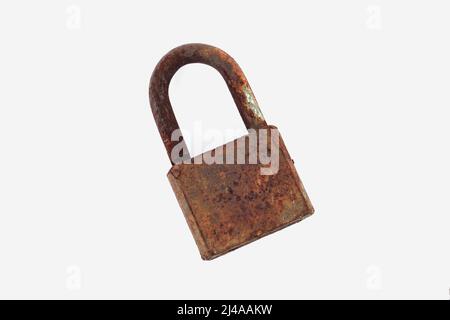 Ancien cadenas rouille isolé sur fond blanc. Vue de dessus Banque D'Images