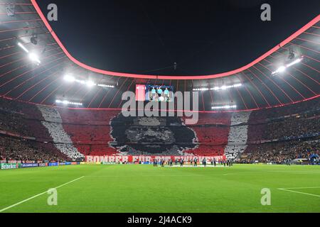 Munich, Allemagne. 12th avril 2022. Fan chorégraphie honorant le regretté Gerd Mueller. Ligue des champions de football / quart de finale FC Bayern Munich - Villarreal CF 1-1, le 12th avril 2022 ALLIANZARENA . Credit: dpa/Alay Live News Banque D'Images