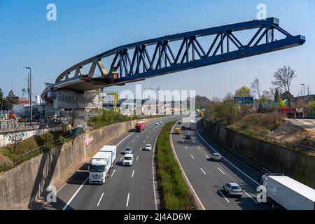 Construction d'un pont de 480 mètres de long pour la nouvelle ligne de métro léger U81, au-dessus de la Nordsternkreuz, au-dessus de l'autoroute A44 et de la B8 à Düsseldorf Airpo Banque D'Images