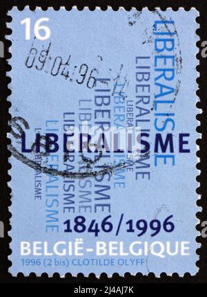 BELGIQUE - VERS 1996: Un timbre imprimé en Belgique montre le Parti libéral, 150th anniversaire, vers 1996 Banque D'Images