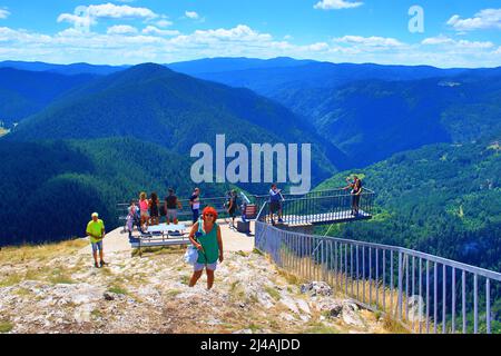 Vue depuis le site panoramique Eagle's Eye - une attraction touristique préférée dans la région des Rhodopes de l'Ouest avec une vue magnifique sur Rhodopes, Rila et Pirin. Banque D'Images