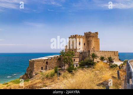 Château Castello Federiciano dans la province de Cosenza, Calabre, Italie Banque D'Images