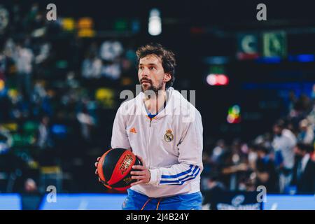 Bilbao, pays basque, ESPAGNE. 13th avril 2022. SERGIO LLULL (23) pendant le match de la Ligue ACB entre Surne Bilbao basket et Real Madrid à Miribilla Bilbao Arena. (Image de crédit : © Edu Del Fresno/ZUMA Press Wire) Banque D'Images