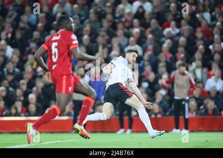 LIVERPOOL, ROYAUME-UNI. AVR 13th Roman Yaremchuk de Benfica marque le deuxième but de son équipe lors du match de l'UEFA Champions League entre Liverpool et S L Benfica à Anfield, Liverpool, le mercredi 13th avril 2022. (Credit: Pat Scaasi | MI News) Credit: MI News & Sport /Alay Live News Banque D'Images