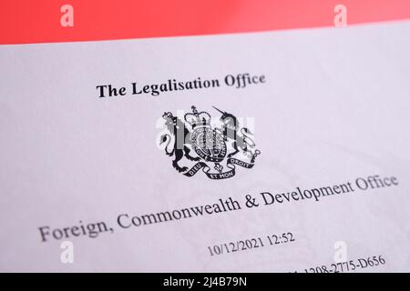 Document authentique d'apostille de l'Office de légalisation du Royaume-Uni. Document légalisé avec le certificat officiel estampillé. Stafford, Royaume-Uni, Apri Banque D'Images