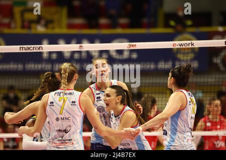 Busto Arsizio, Italie. 13th avril 2022. Savino del bene Scandicci exiling during Playoff - Unet E-work Busto Arsizio vs Savino Del Bene Scandicci, Volleyball Italian Serie A1 Women Match in Busto Arsizio, Italie, avril 13 2022 crédit: Independent photo Agency/Alamy Live News Banque D'Images