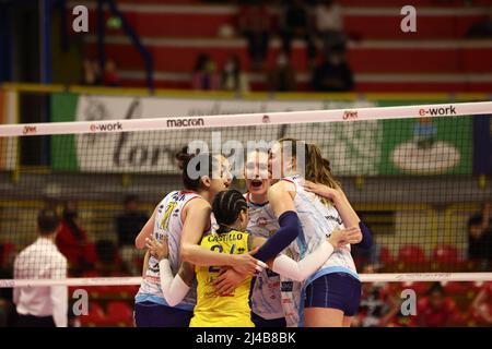 Busto Arsizio, Italie. 13th avril 2022. Team Savino del bene Scandicci exting pendant Playoff - Unet E-work Busto Arsizio vs Savino Del Bene Scandicci, Volleyball Italien série A1 femmes Match à Busto Arsizio, Italie, avril 13 2022 crédit: Agence de photo indépendante/Alay Live News Banque D'Images