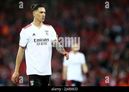 Liverpool, Royaume-Uni. 13th avril 2022. Darwin Nunez de Benfica regarde dessus. Ligue des champions de l'UEFA, quart de finale du match de 2nd jambes, Liverpool v Benfica au stade Anfield de Liverpool le mercredi 13th avril 2022. Cette image ne peut être utilisée qu'à des fins éditoriales. Utilisation éditoriale uniquement, licence requise pour une utilisation commerciale. Aucune utilisation dans les Paris, les jeux ou les publications d'un seul club/ligue/joueur. photo par Chris Stading/Andrew Orchard sports Photography/Alamy Live News crédit: Andrew Orchard sports Photography/Alamy Live News Banque D'Images