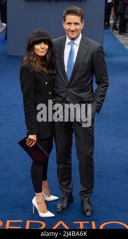 Kris Thykier et Claudia Winkleman assistent à la première britannique « Operation mincemeat » au Curzon Mayfair le 12 avril 2022 à Londres, en Angleterre. Banque D'Images