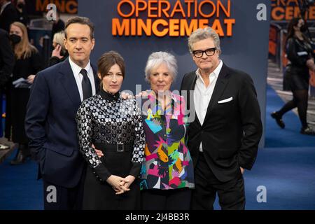 (G-D) Matthew MacFadyen, Kelly Macdonald, Penelope Wilton et Colin Firth assistent à la première britannique « Operation mincemeat » au Curzon Mayfair le mois d'avril Banque D'Images