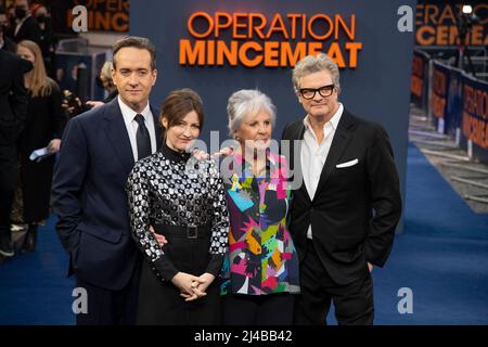 (G-D) Matthew MacFadyen, Kelly Macdonald, Penelope Wilton et Colin Firth assistent à la première britannique « Operation mincemeat » au Curzon Mayfair le mois d'avril Banque D'Images